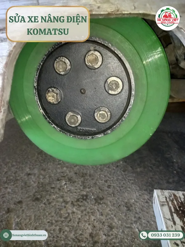 Bánh xe nâng điện Komatsu
