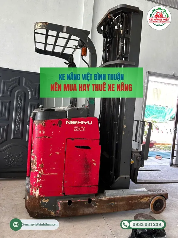 nen mua hay thue xe nang