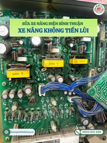 sua xe nang khong tien lui lam dong